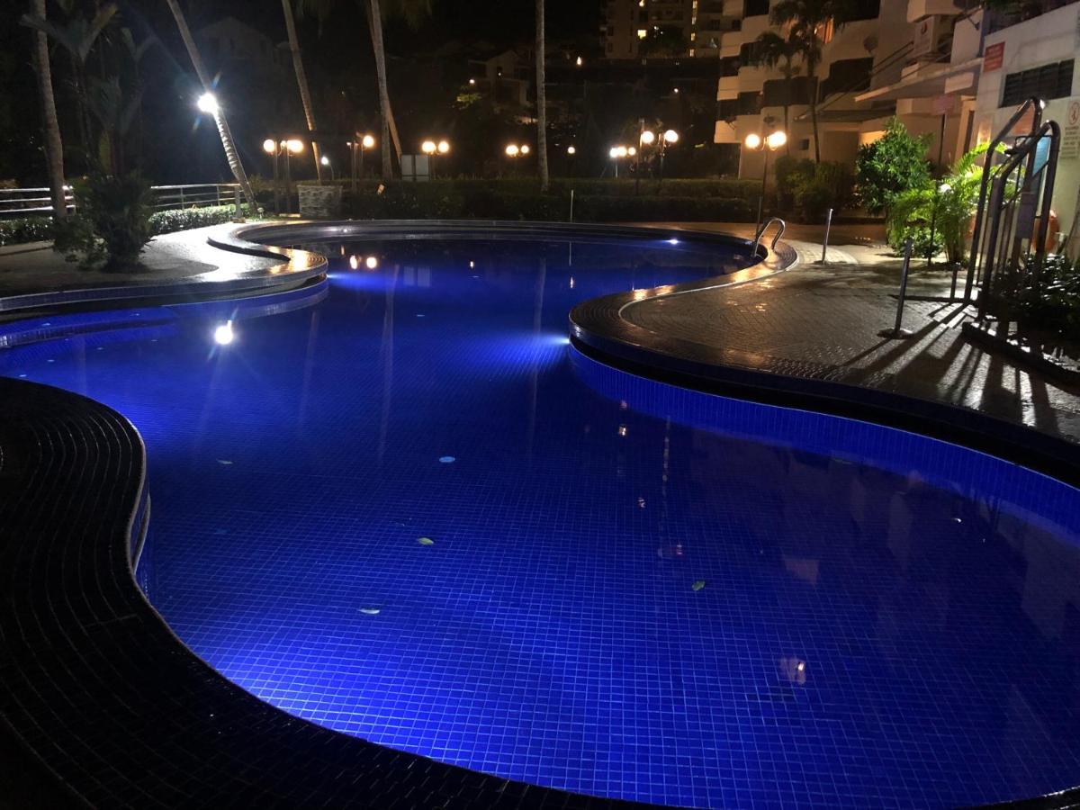 Beach Resort 7 Home Stay Sri Sayang Apartment Batu Ferringhi 3Bedroom Luaran gambar