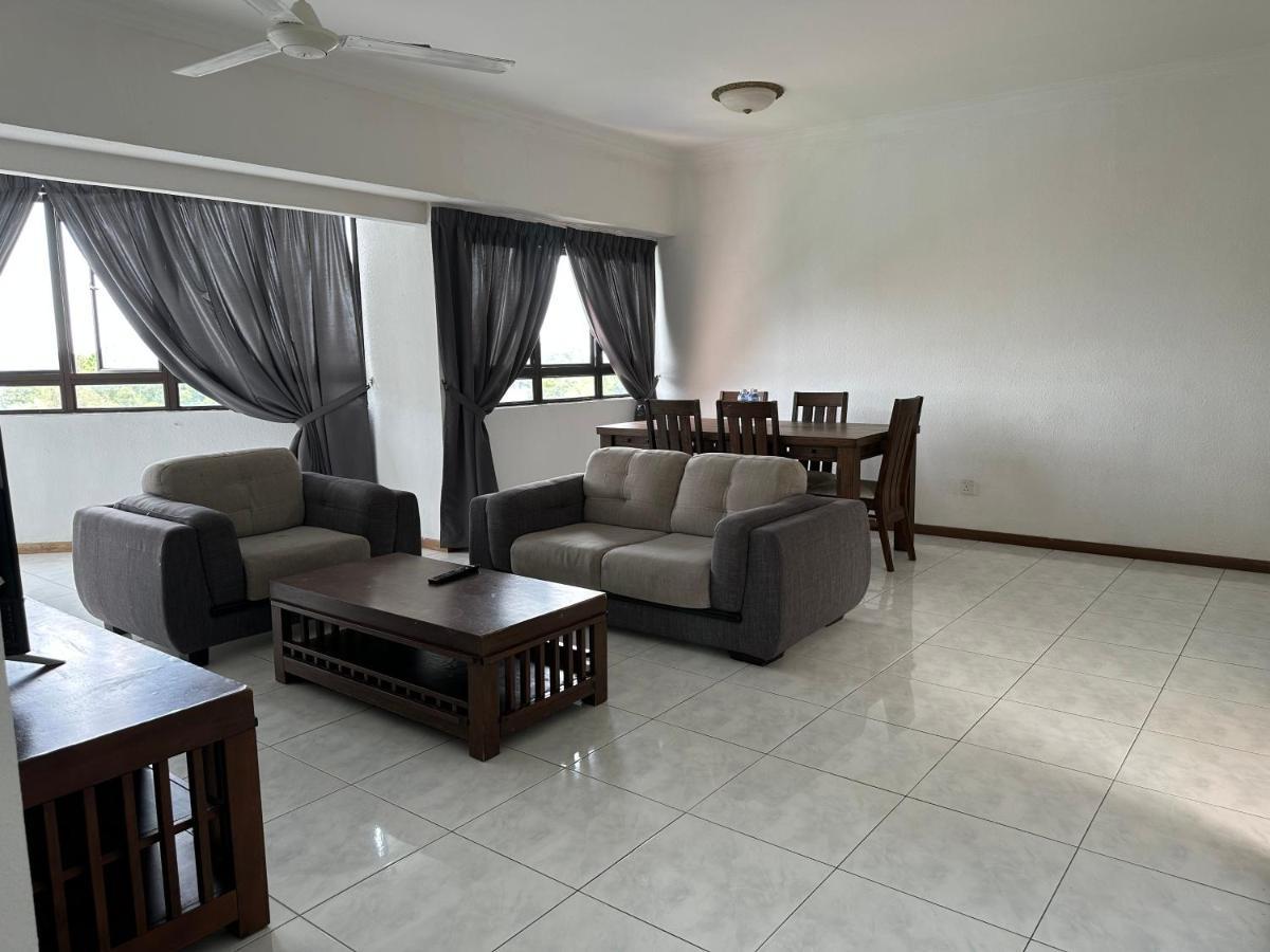 Beach Resort 7 Home Stay Sri Sayang Apartment Batu Ferringhi 3Bedroom Luaran gambar